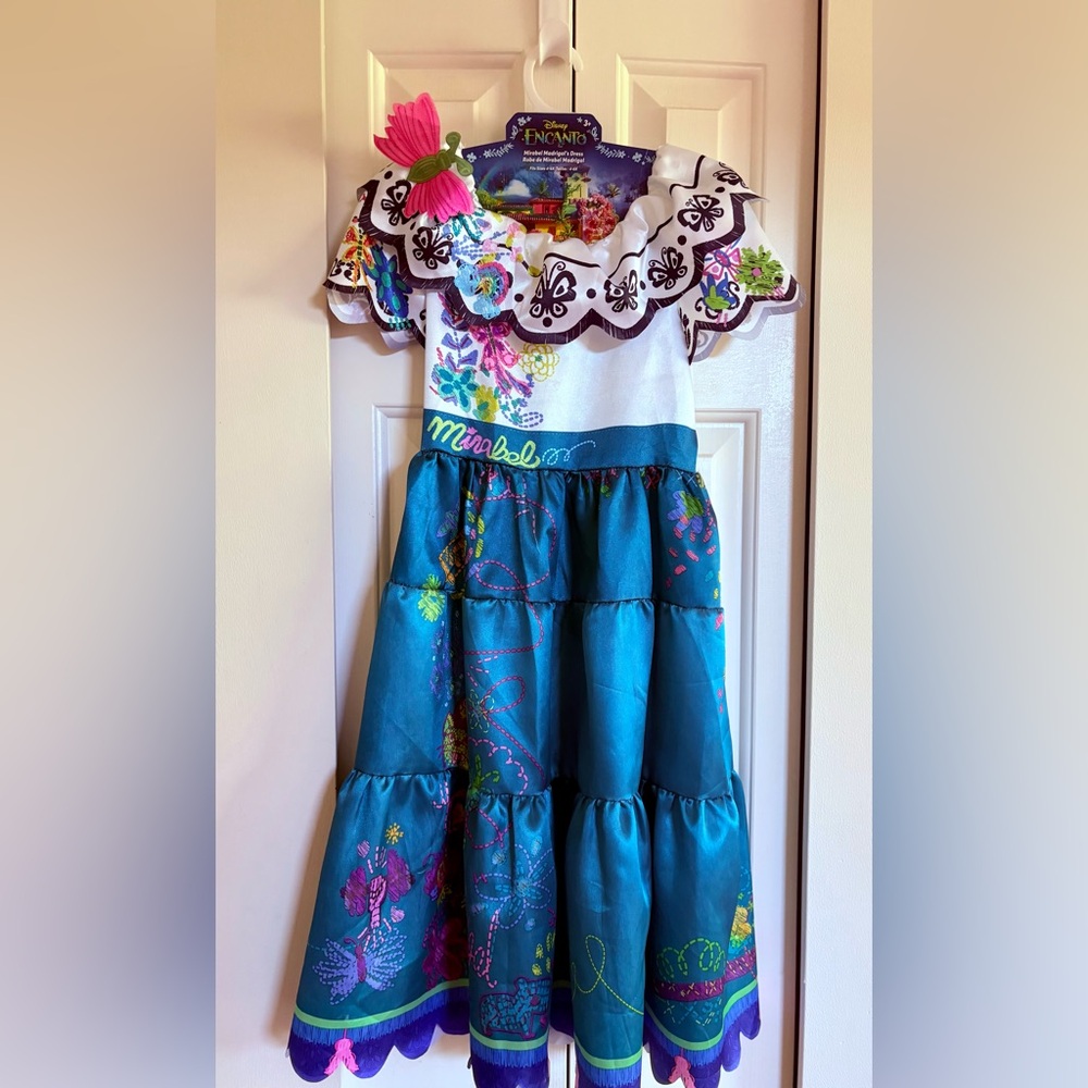Encanto Mirabel costume size 4-6
